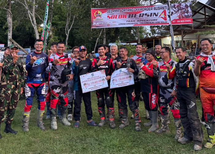 Peduli Sumbar, Bupati Bengkulu Utara Bawa Bantuan Rp150 Juta dan Sembako Untuk Warga Solok