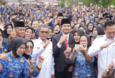 Komitmen Pemerintah Sejahterakan Pegawai, Bupati Arie Lantik 2.297 PPPK Paruh Waktu