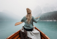 Makna Mendalam di Balik Mimpi Naik Perahu, Pertanda Keberuntungan Atau Sinyal Pikiran Sedang Kalut?