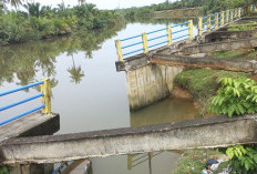 Pejabat Hanya Numpang Foto, Ambruknya Tanggul Pengaman Sungai di Pondok Batu Belum Ditangani