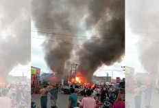 BREAKING News: Jelang Magrib, Pasar D1 Giri Kencana Kebakaran