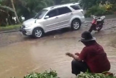 Hujan Seharian, Belasan Rumah Warga di Mukomuko Terendam Banjir