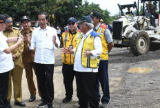 Di Balik Kunjungan Kerja Presiden Jokowi Mininjau Jalan rusak di Bengkulu Utara