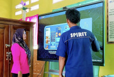 199 Sekolah di Mukomuko Terima Papan Pintar, Digitalisasi Pembelajaran Dipercepat