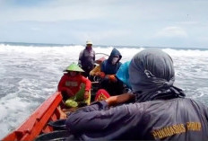 Diterjang Hujan dan Badai, Nelayan Mukomuko Tetap Melaut Demi Tenggiri