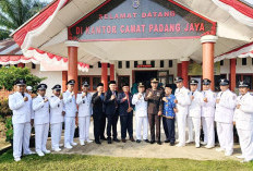 Berkibar Gagah, Upacara Pengibaran Bendera Merah Putih HUT RI ke 79 di Kecamatan Padang Jaya Sukses