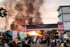 BREAKING NEWS: Rumah dan Ruko di Terminal Desa Marga Sakti Terbakar