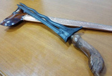 Mimpi Menemukan Keris Lalu Memegangnya, Bagaimana Cara Pandang Spritiual