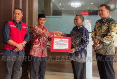 Distribusikan Bansos Kebakaran ke Pulau Enggano, Begini Pesan Wabup Sumarno