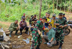 Tinjau TMMD ke-126, Danrem Cicipi Durian Asli Bengkulu Utara