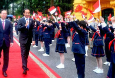 Presiden Jokowi Disambut Upacara Kenegaraan di Vietnam     
