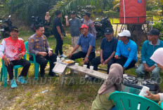 Wabup H Sumarno Turun Tangan, Tripika Putri Hijau Sukseskan Jumat Bersih di Desa Karang Pulau