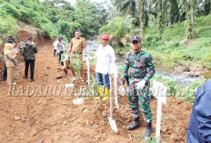 Dukung Gerakan Pemprov, Yonif TP 847/VS Ikut Penanaman Pohon Serentak