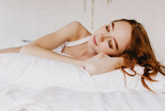  Wanita Jangan Menganggap Sepele! Ini 4 Bahaya Jika Tidur Masih Pakai MakeUp