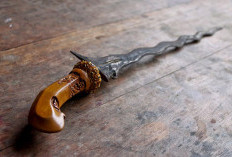 Sarat Mistis! Apa Arti Mimpi Keris Terbang?