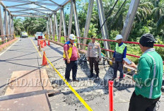 Kerusakan Jembatan Jalan Nasional di Bukit Makmur dalam Perbaikan, Kapolsek: Lalu Lintas Tetap Normal