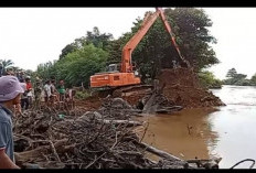 Turunkan Alat Berat Bantu Pencarian Korban Hanyut di Sungai Lunang
