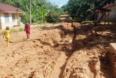  Penanganan Darurat, Warga 3 Desa Gotong Royong Perbaiki Jalan Berlumpur