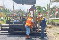 Progres Proyek Hotmix Jalan di SP8 - SP9 Lebih 60 Persen