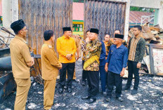  Gubernur Rohidin Tinjau Puing Kebakaran SMKN 05 Bengkulu Utara