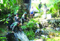 Pencegahan dan Antisipasi Bencana, TNI AD Bersihkan Aliran Sungai