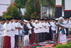 Bupati Bengkulu Utara, Ir H Mian Sholat Idul Fitri Bersama Warga di Kota Arga Makmur