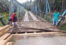Dinas PU Perbaiki Lantai Jembatan Penghubung Pondok Makmur–Manjunto Jaya