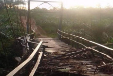 Dihantam Banjir, Jembatan Penghubung di Gembung Raya Rusak