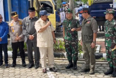 Kepala BNPB Dampingi Menhan Serahkan Bantuan Penanganan Bencana Sumbar