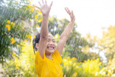 Jangan Larang Anak Main Air Hujan, Ini Manfaatnya Bagi Kesehatan Yang Jarang Diketahui