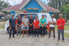 Pemdes Suka Maju Serahkan Ambulan, Warga Air Kuro Sumringah