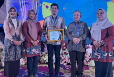 Aksi Nyata Cegah Stunting, Bupati BU Terima Genting Award Kemendukbangga