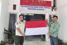 Semarak Kemerdekaan, Pemkab Mukomuko Bagikan Bendera Merah Putih Gratis kepada Warga