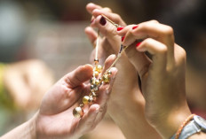 Tanda Perubahan Hidup, Selami Makna Mimpi Menjual Perhiasan