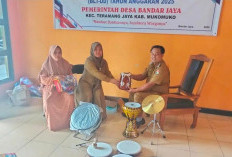 Dukung Syiar Islam, Pemdes Bandar Jaya Serahkan Alat Hadroh ke Majelis Taklim Khoirunnisa