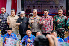 Serahkan Reward Rp1 Miliar, Gubernur Apresiasi Keberhasilan Program SADESAHE di Tanah Hitam