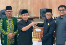 APBD 2025 Disahkan, Bupati Sapuan Pastikan Program Seragam Sekolah Gratis Berlanjut