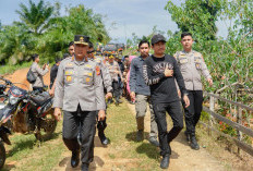 Dampingi Kapolda, Bupati Bengkulu Utara Jangkau Daerah Pedalaman Salurkan Bantuan