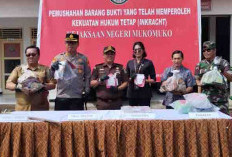 Kejari Mukomuko Musnahkan Barang Bukti Kejahatan