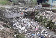 Sampah Tutup Saluran Drainase, Petani Desa Arah Tiga Mengeluh