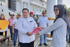 Libatkan PPI, Bupati Mukomuko Bagikan Bendera Merah Putih Gratis untuk Warga