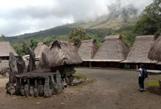 Menembus Lorong Waktu Desa Adat Bena Flores