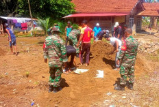 Lapangan Voli Desa Kembali Hidup, Kodim 0428/Mukomuko Turun Bergotong Royong Bersama Warga