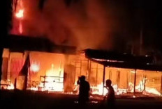 Kebakaran Hebat, 2 Rumah dan Toko Manisan Ludes Dilalap Api