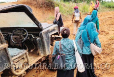 Jalan Berlumpur Tantangan Supervisi PKK di Kinal Jaya, Camat:Tetap Optimis!