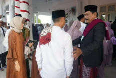 Bupati Bengkulu Utara, Ir H Mian Sholat Idul Fitri Bersama Warga di Kota Arga Makmur, Lanjut Open House