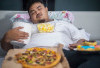 Hati-hati! Lansung Tidur Setelah Makan Bisa Sebabkan Obesitas Hingga Penyakit Lambung!